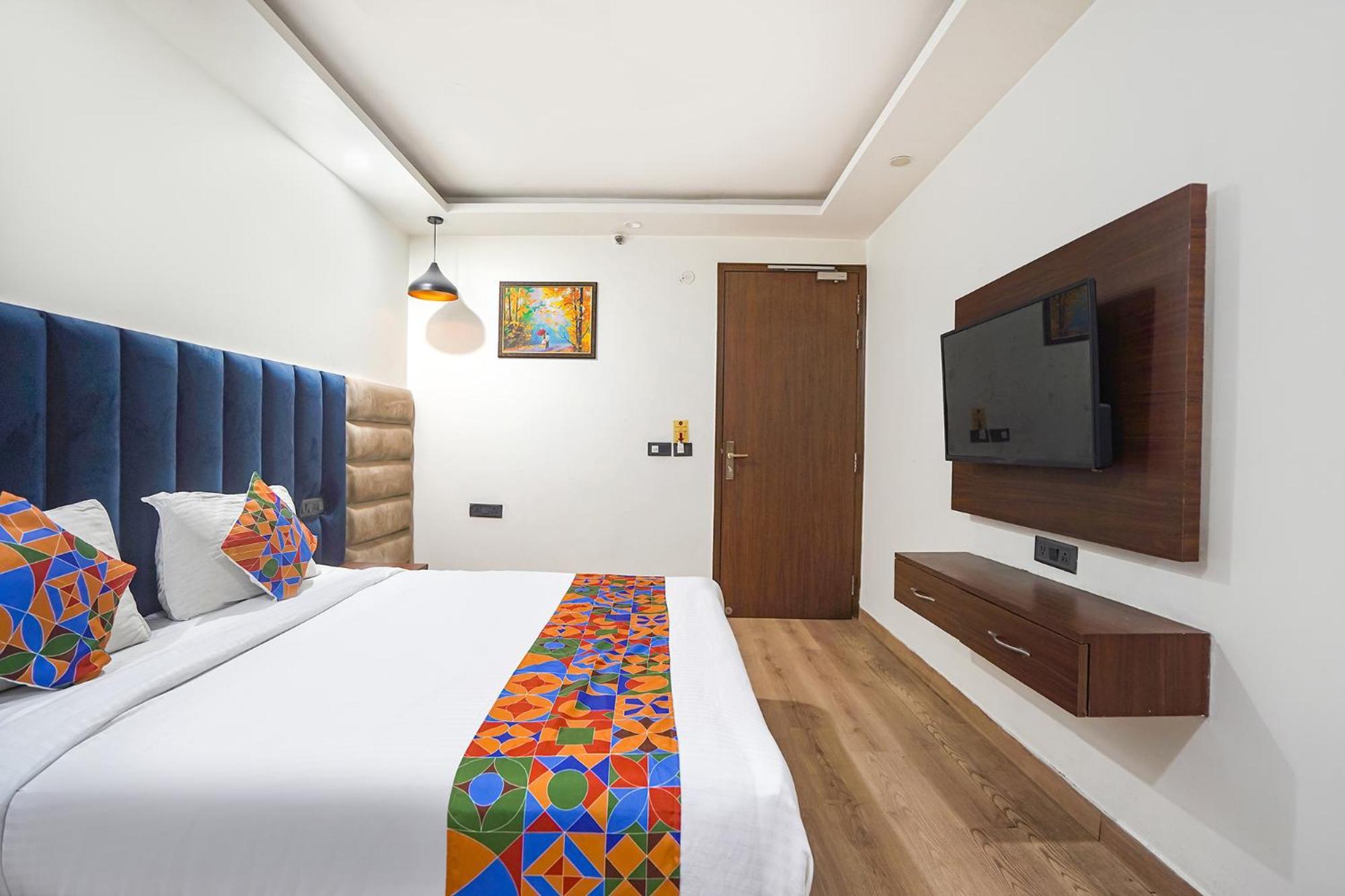 Fabhotel Golden Eye