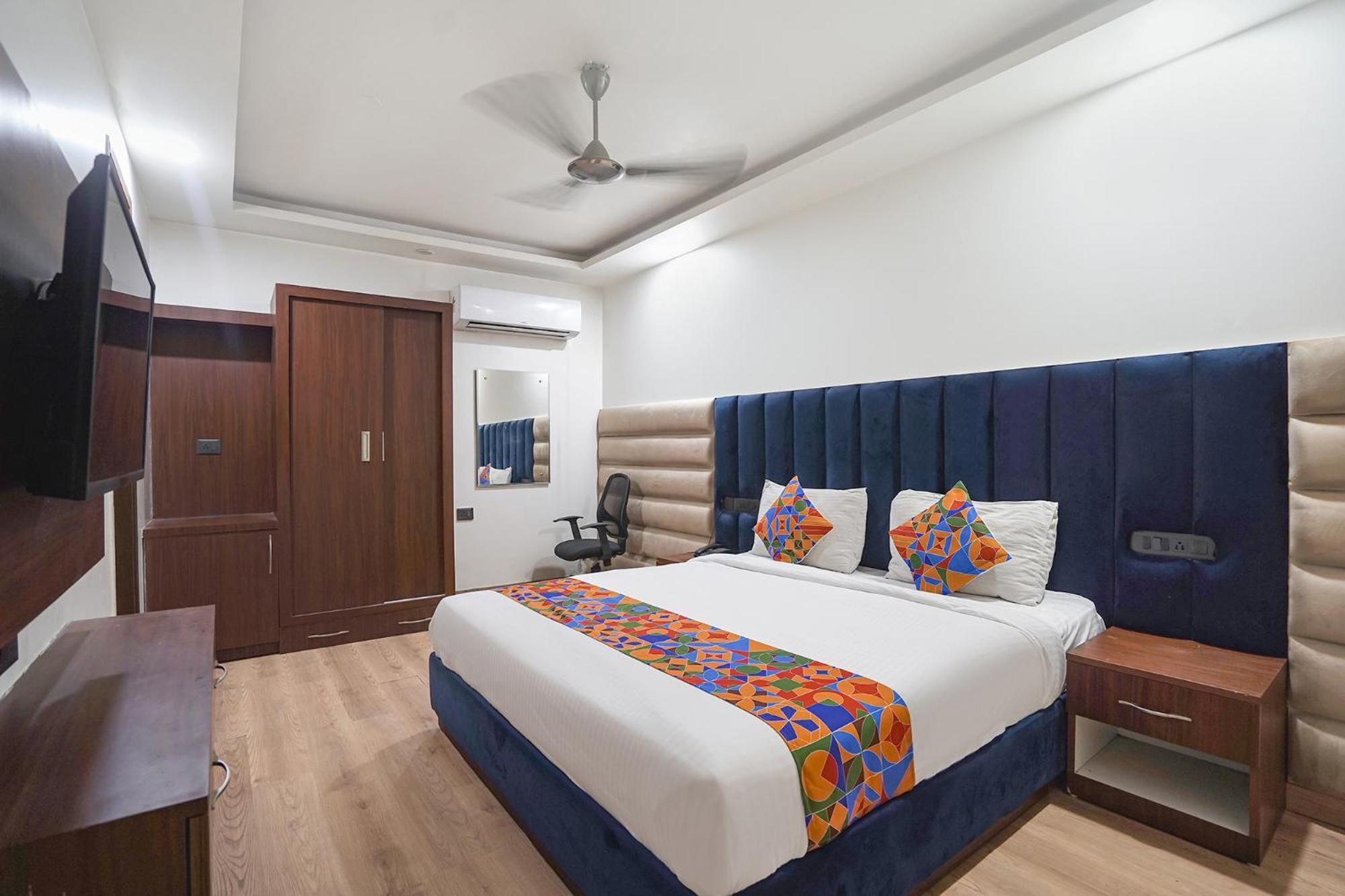 Fabhotel Golden Eye